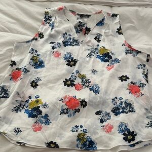Banana Republic White Floral V-Neck Sleeveless Camisole